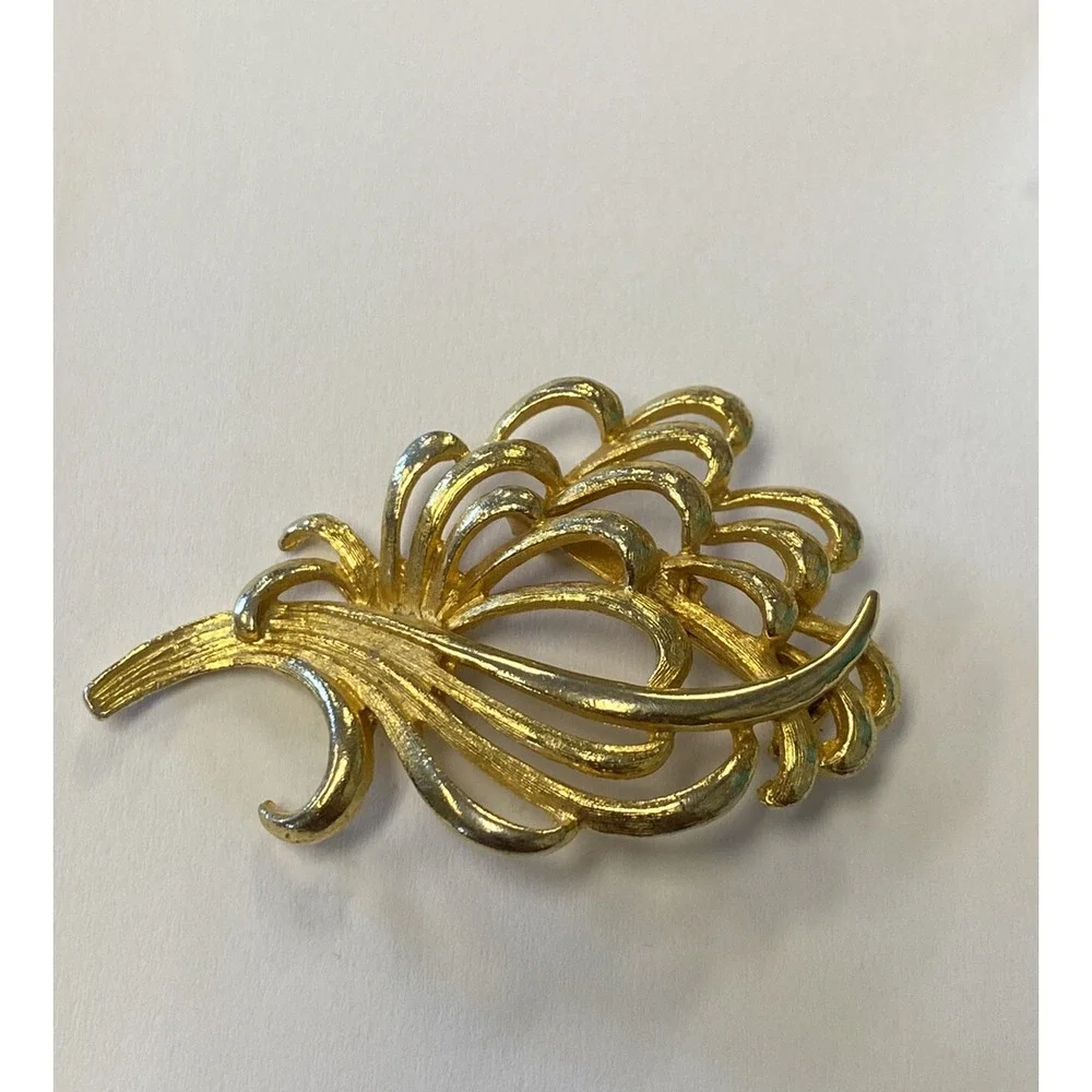 Vintage 70s‎ 80s Brooch Pin Gold Tone Leaf Floral 2.25